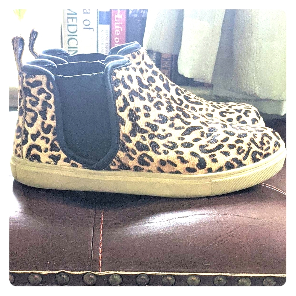 Steve Madden cheetah print pull on sneakers